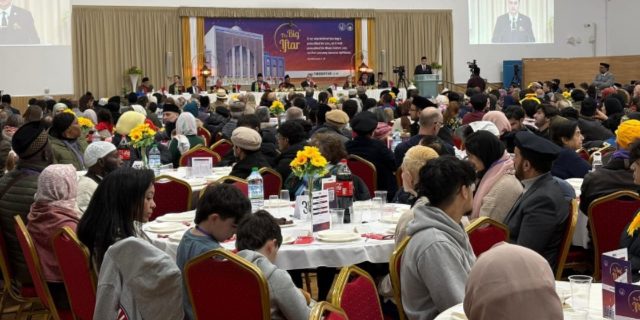 Jemaat Muslim Ahmadiyah Adakan Acara The Big Iftar