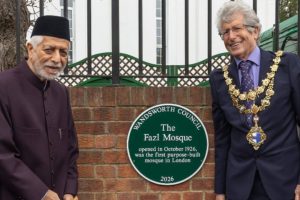Peresmian Plakat Hijau di Masjid Fadhl :  “Sebuah Tanda Pengakuan Sebagai Masjid Pertama di Kota London”