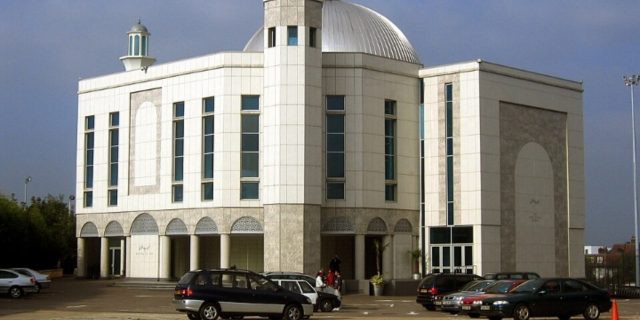 Pusat Pertabligan Ahmadiyah di London dan Jerman Pusat Pertabligan Ahmadiyah di London dan Jerman